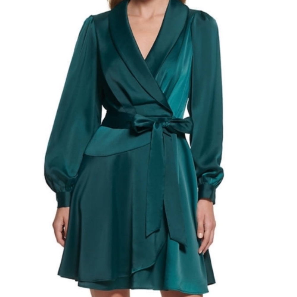 Dress for the Holidays 🎄🍾🥂 Vince Camuto Tie Waist Emerald Green Dress